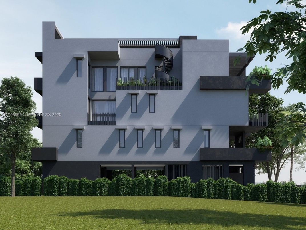 Exterior, Facade, Modern