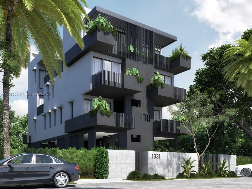 Exterior, Facade, Modern