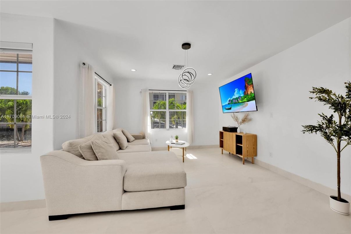 Interior, Living room, Pendant Lights, Recessed Lighting