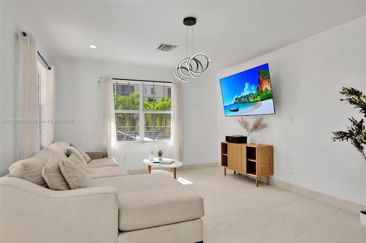 Interior, Living room, Pendant Lights, Recessed Lighting