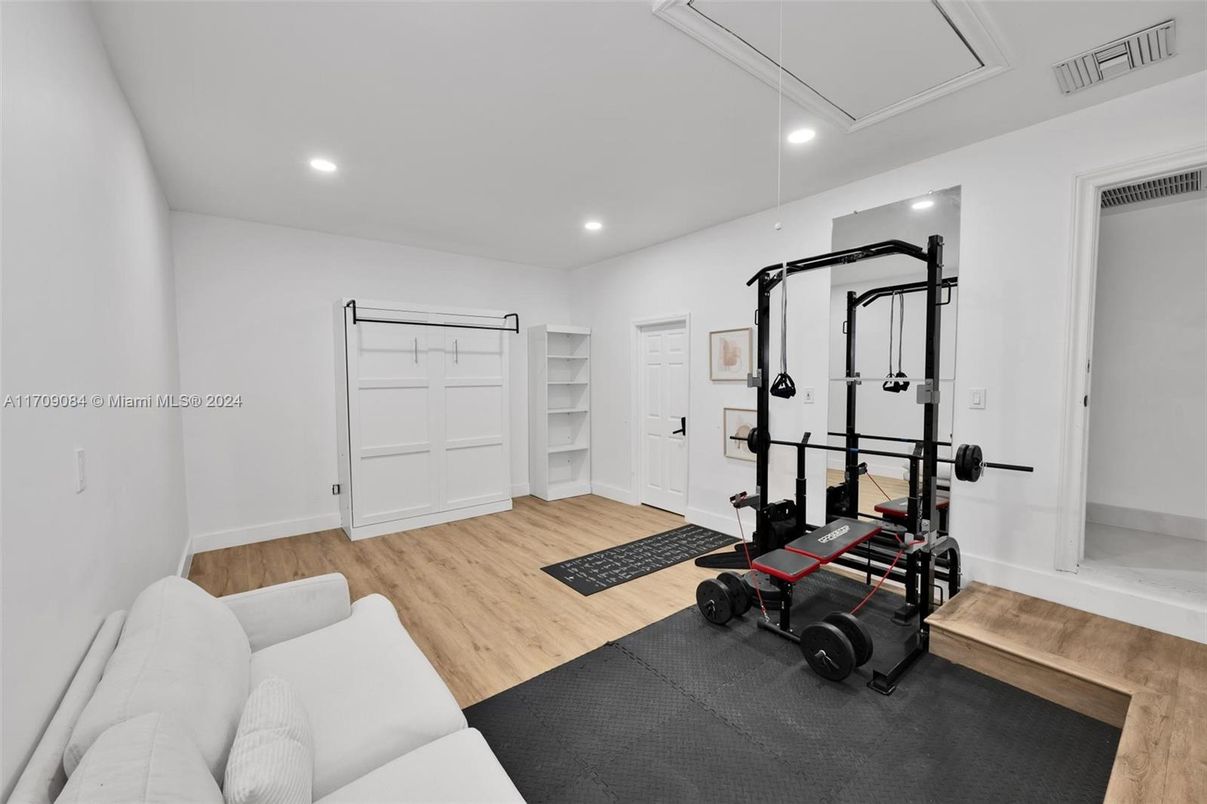 Fitness Equipment, Interior, Recessed Lighting, Wood Texture Flooring
