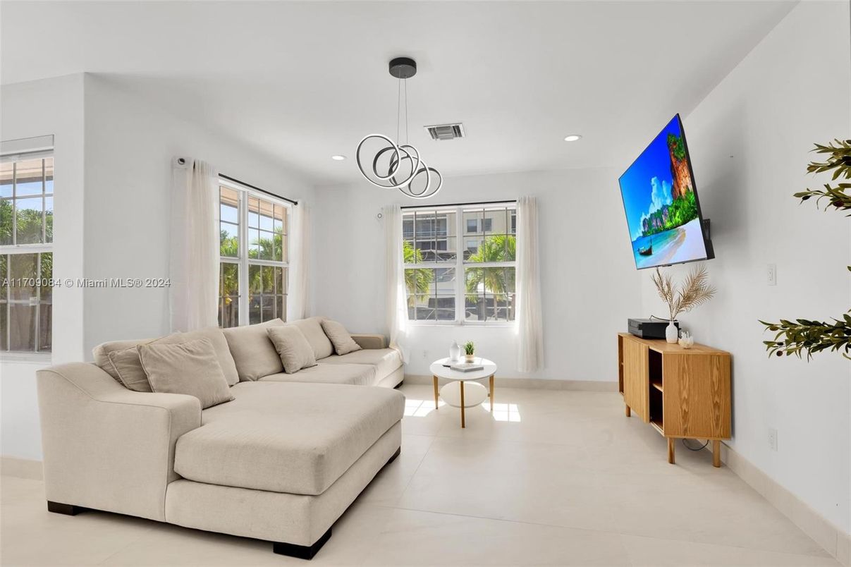 Interior, Living room, Pendant Lights, Recessed Lighting