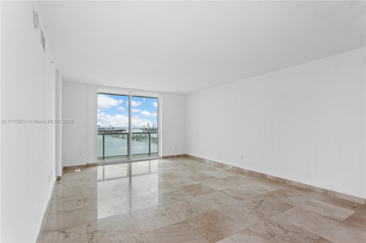 Empty room, Interior, Water
