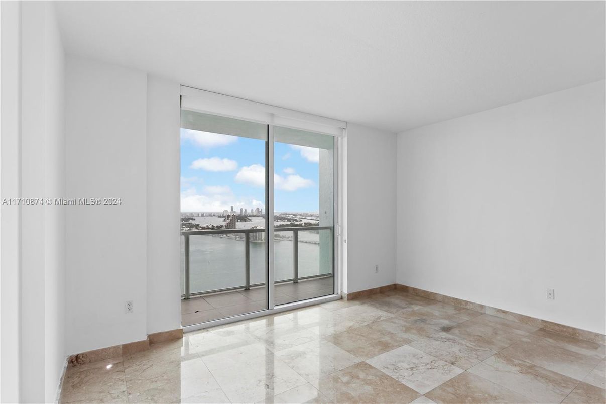 Empty room, Interior, Water