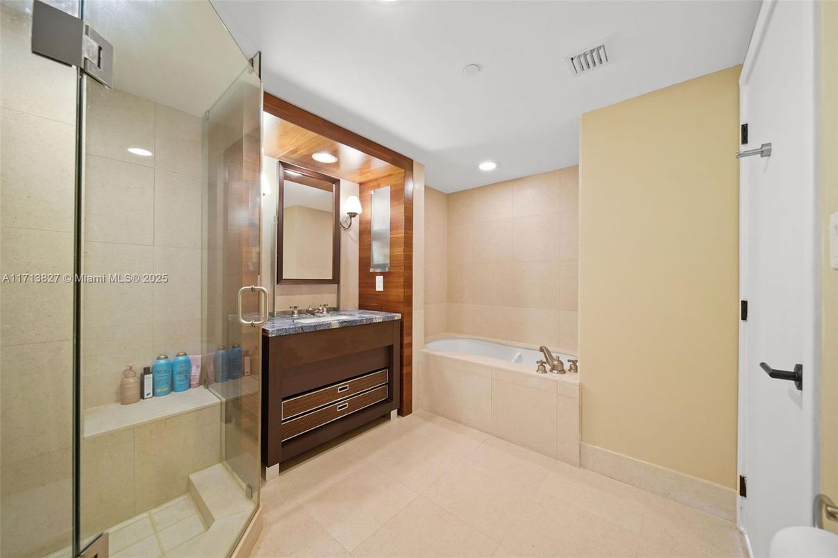 Bathroom, Interior, Recessed Lighting