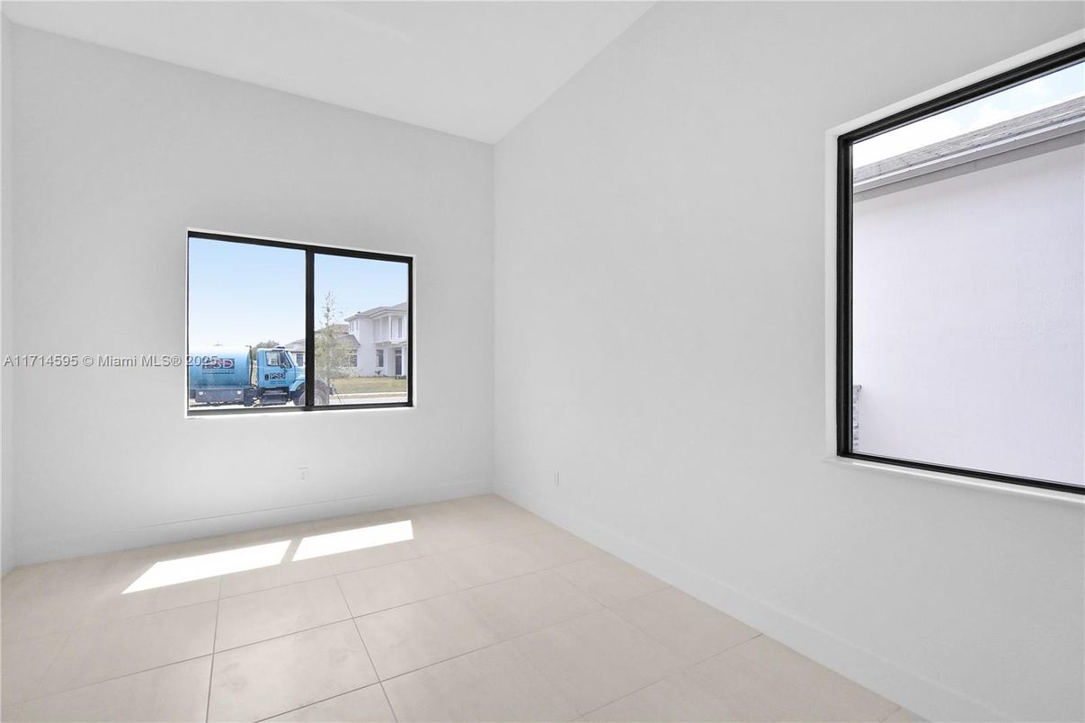 Empty room, Interior, Water