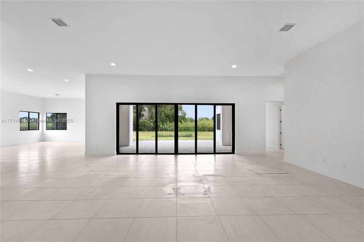 Empty room, Interior, Recessed Lighting