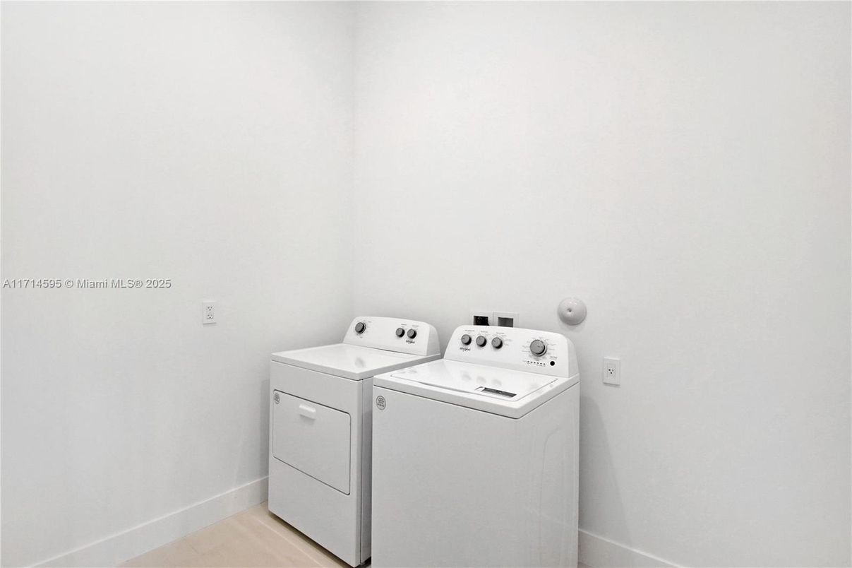 Interior, Washer, Wood Texture Flooring