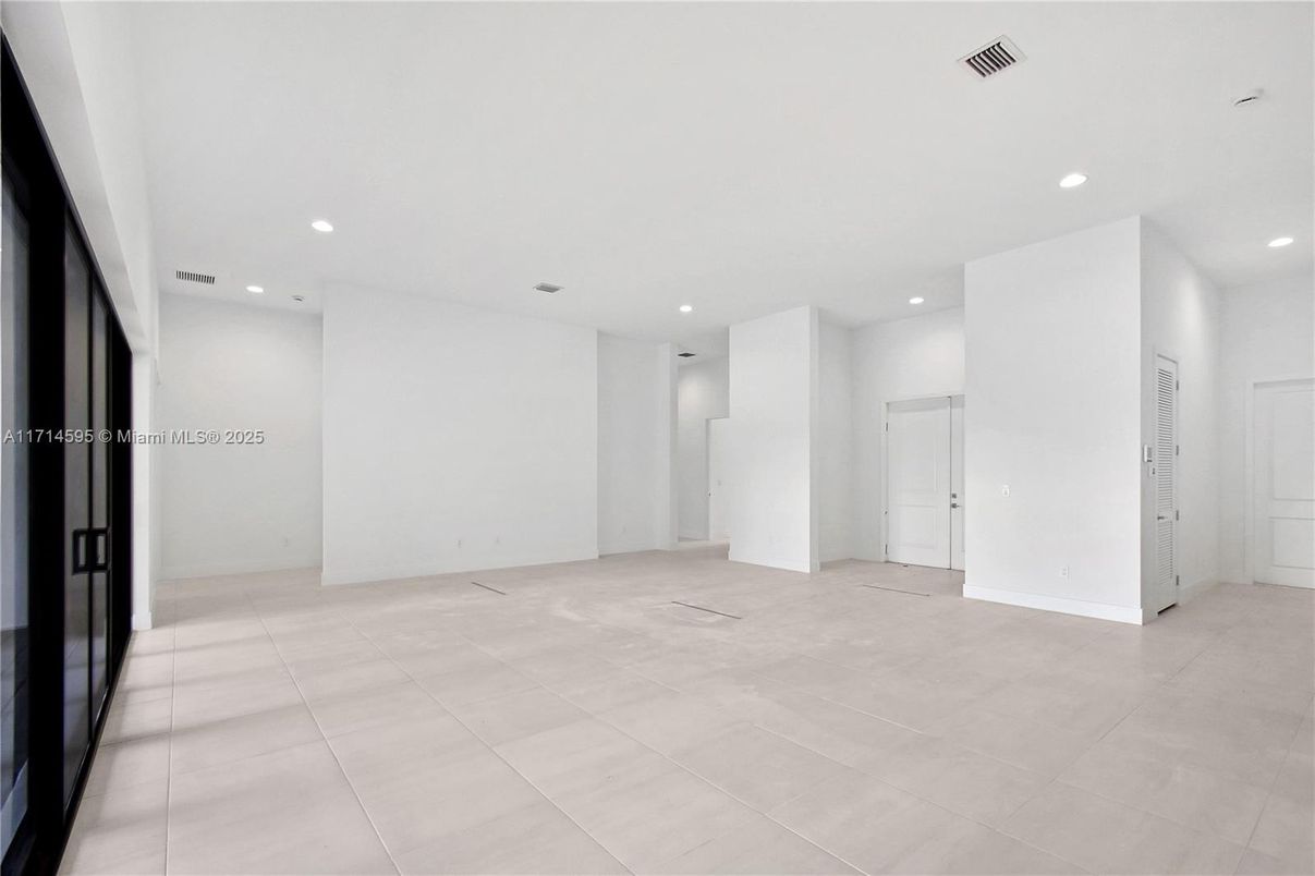 Empty room, Interior, Recessed Lighting