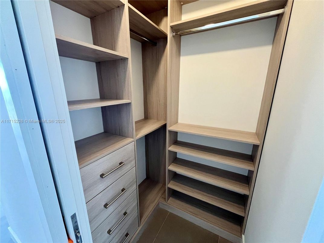 Interior, Walk-in Closets