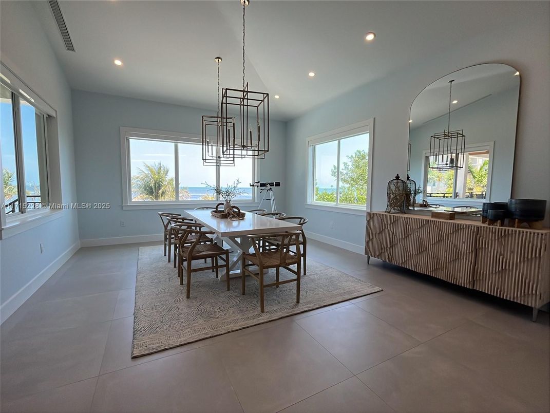 Dining room, Interior, Pendant Lights, Recessed Lighting