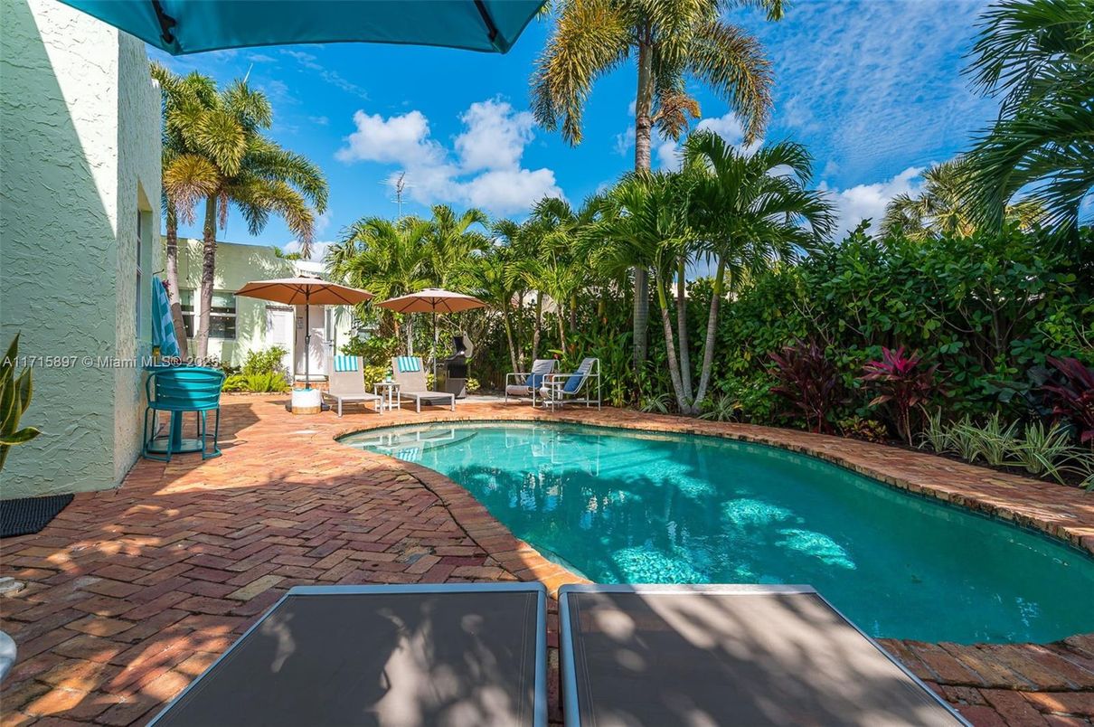 Exterior, Pool