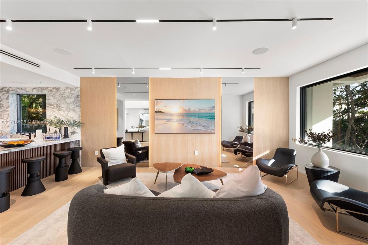 Interior, Living room, Recessed Lighting, Wood Texture Flooring