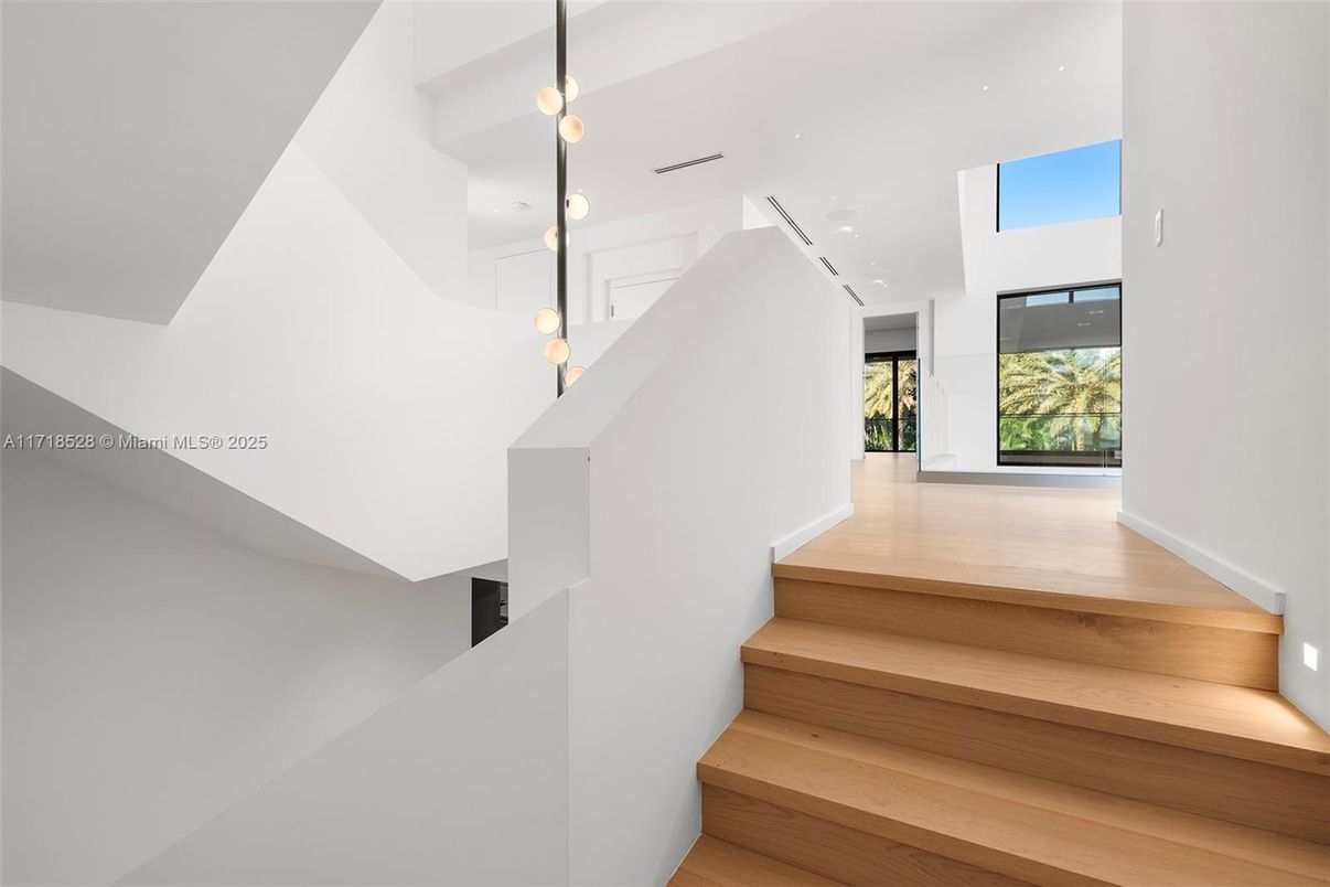 Interior, Pendant Lights, Recessed Lighting, Wood Texture Flooring