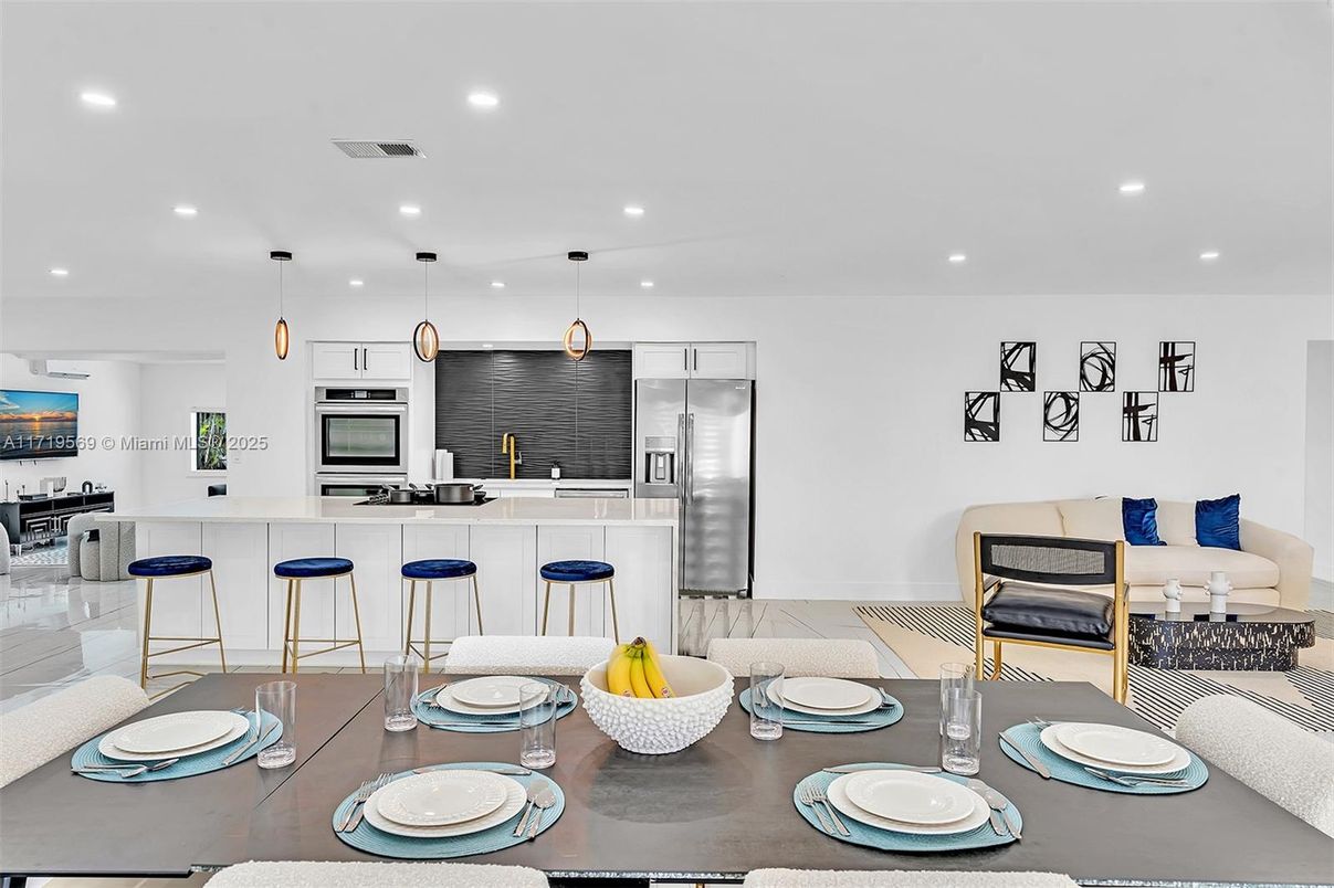 Dining room, Interior, Kitchen, Pendant Lights, Recessed Lighting, Stainless Steel Appliances