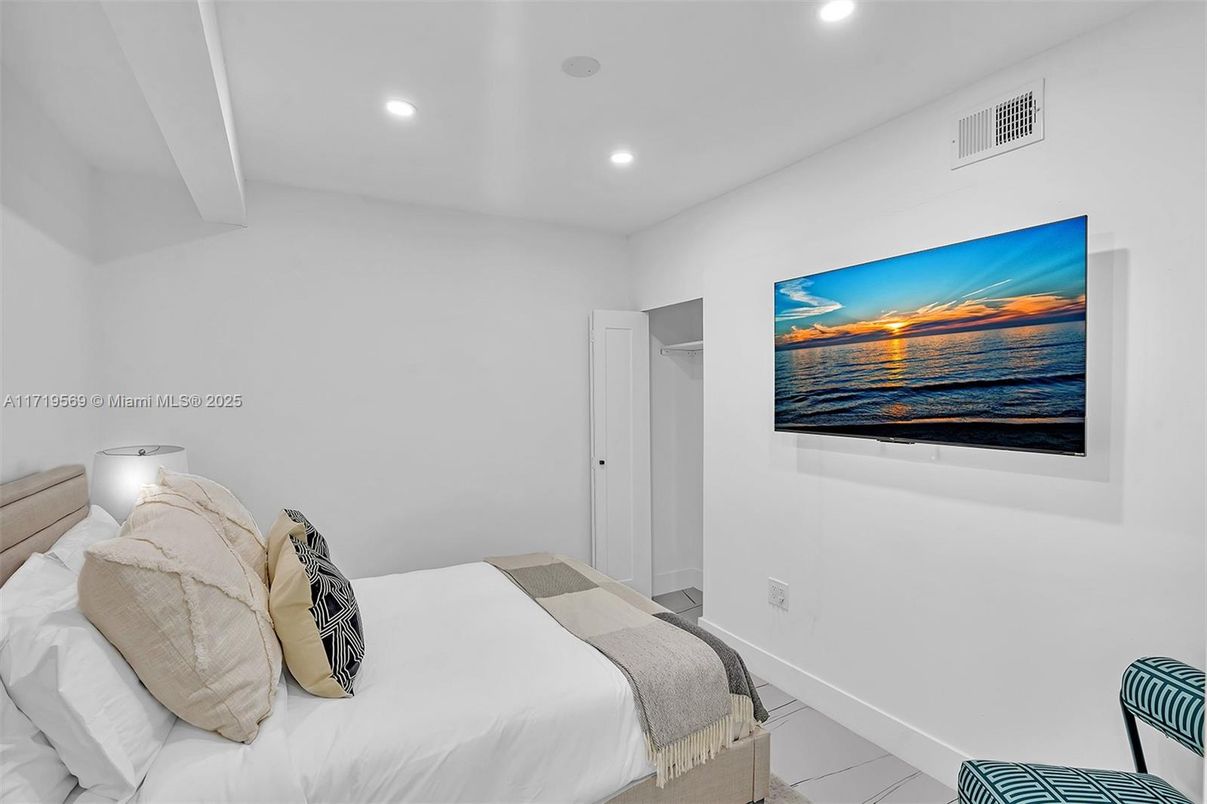 Bedroom, Interior, Recessed Lighting