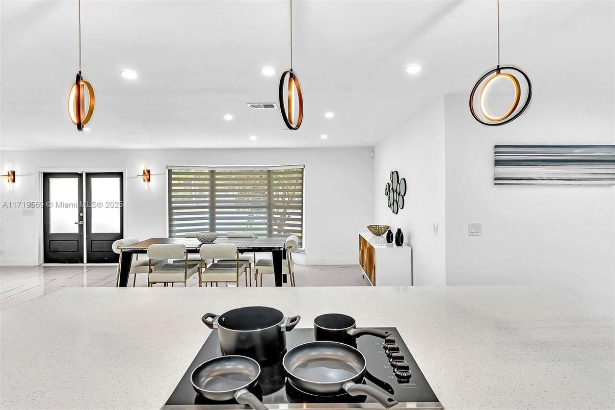 Dining room, Interior, Pendant Lights, Recessed Lighting
