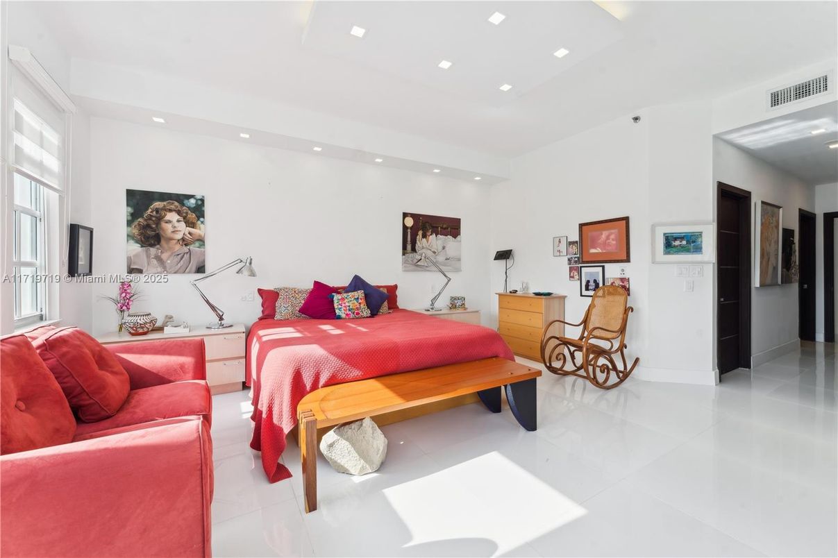 Bedroom, Interior, Living room, Recessed Lighting