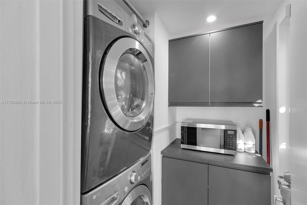 Interior, Recessed Lighting, Utility Closets, Washer