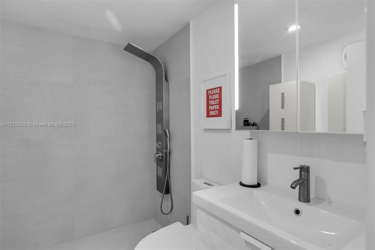 Bathroom, Interior, Recessed Lighting
