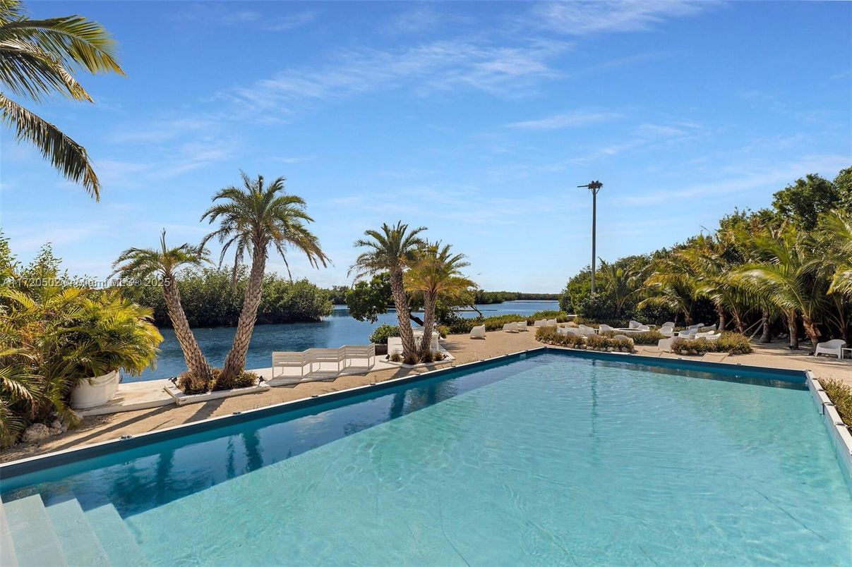 Exterior, Pool, Water