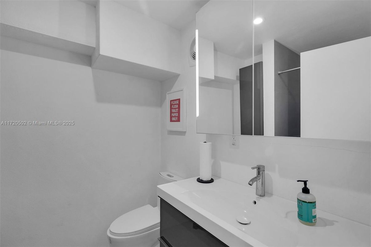 Bathroom, Interior, Recessed Lighting