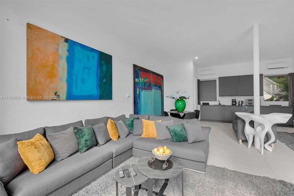 Dining room, Interior, Living room, Recessed Lighting