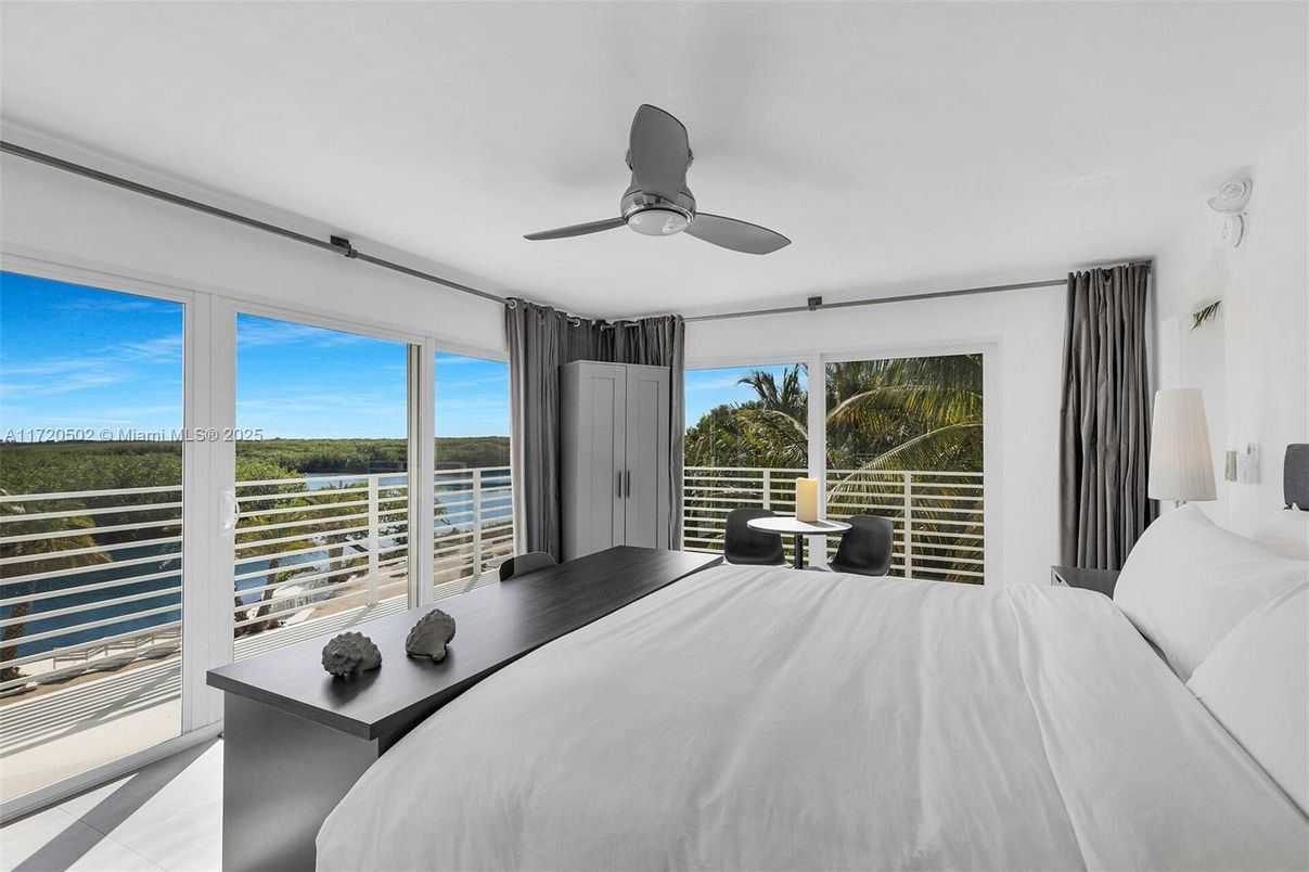 Bedroom, Interior, Water