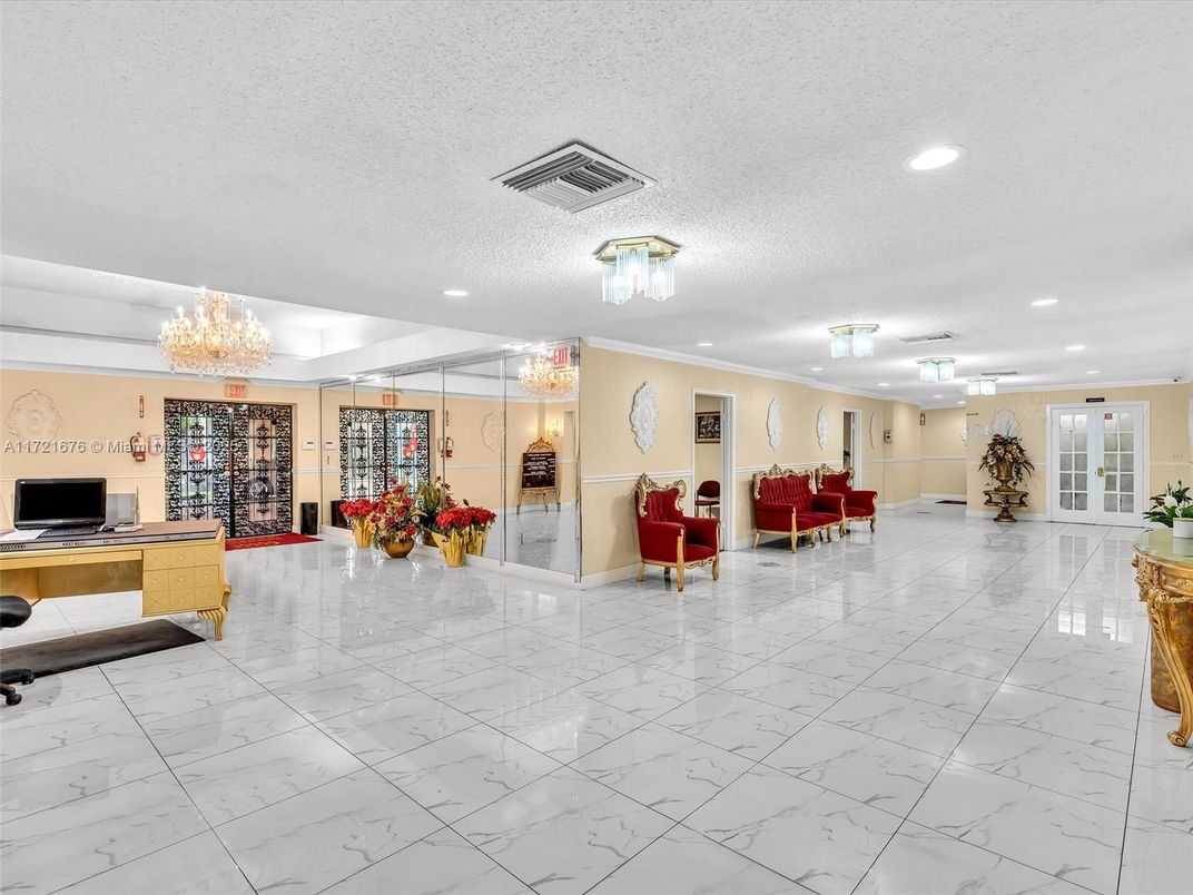 Chandelier, Interior, Living room, Marble, Recessed Lighting