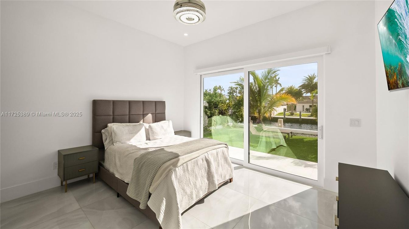 Bedroom, Interior, Water