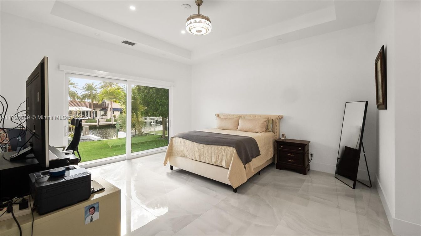 Bedroom, Interior, Pendant Lights, Recessed Lighting, Water