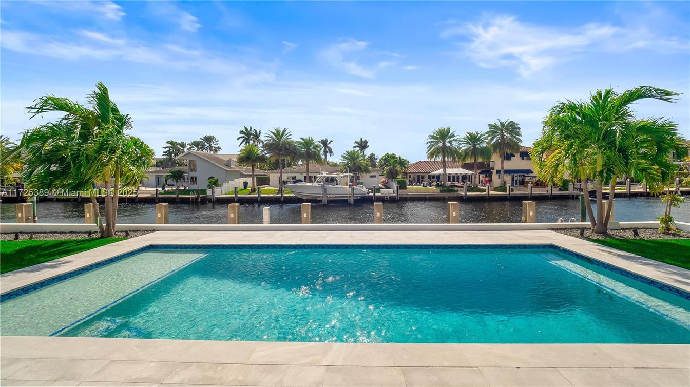 Exterior, Pool, Water