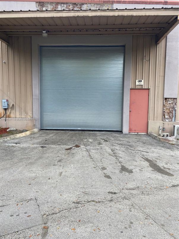 Detached Garage, Exterior