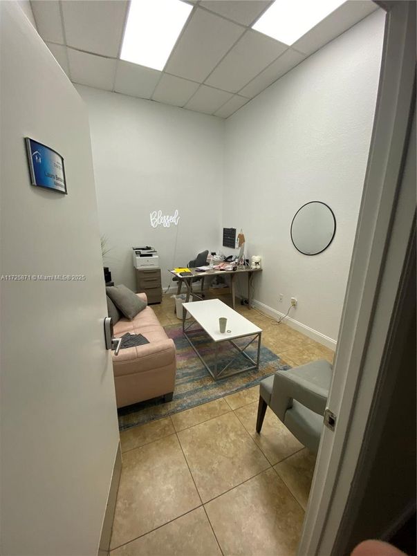 Home Office, Interior