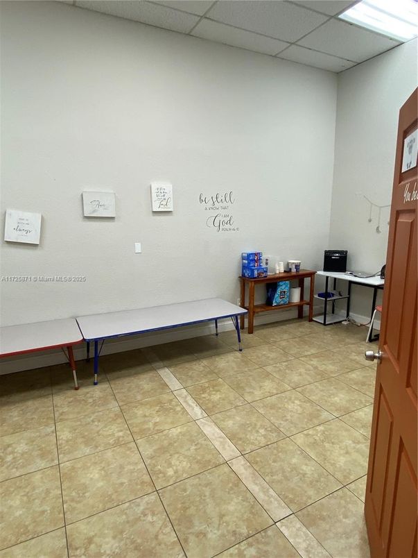 Game Room, Interior