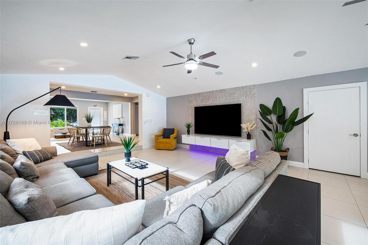 Dining room, Interior, Living room, Recessed Lighting
