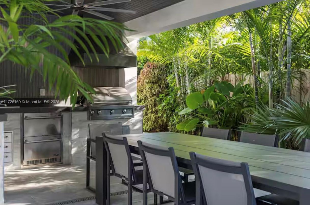 Exterior, Outdoor Kitchen