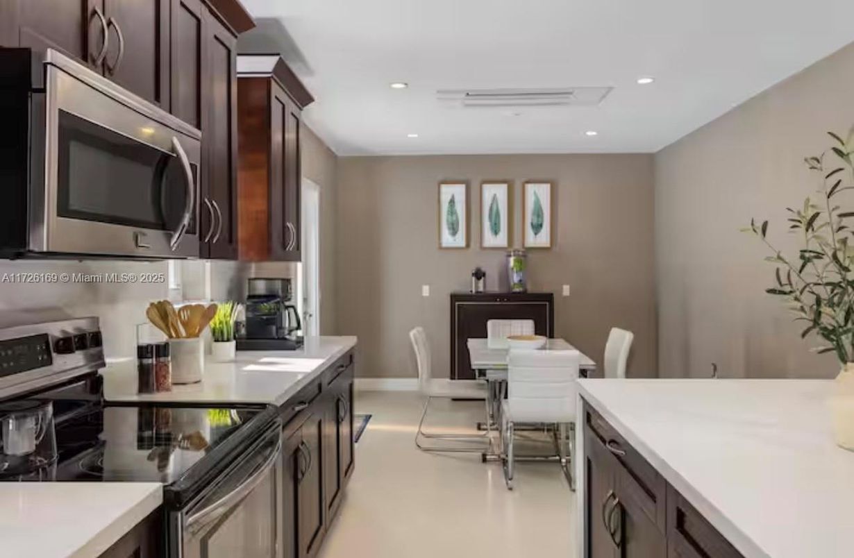 Dining room, Interior, Kitchen, Recessed Lighting, Stainless Steel Appliances