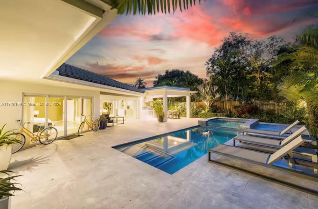 Exterior, Pool