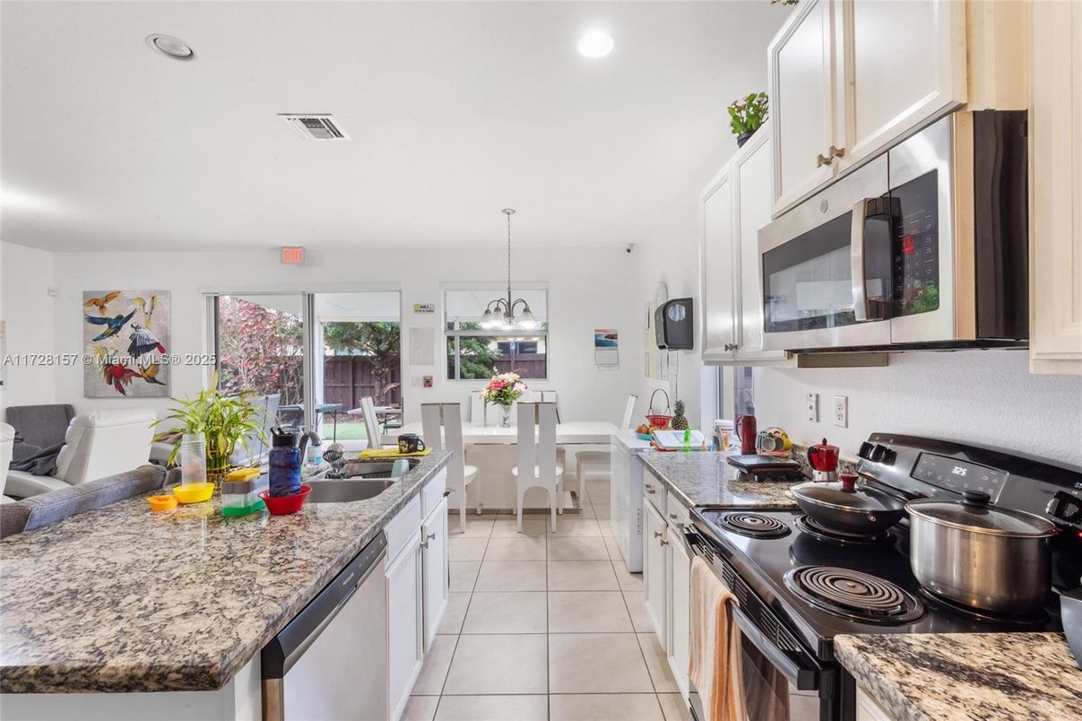 Dining room, Interior, Kitchen, Pendant Lights, Recessed Lighting, Stainless Steel Appliances