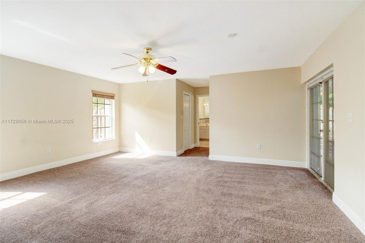 Empty room, Interior