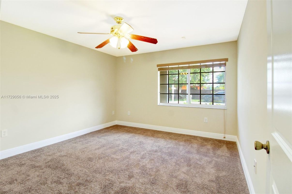 Empty room, Interior