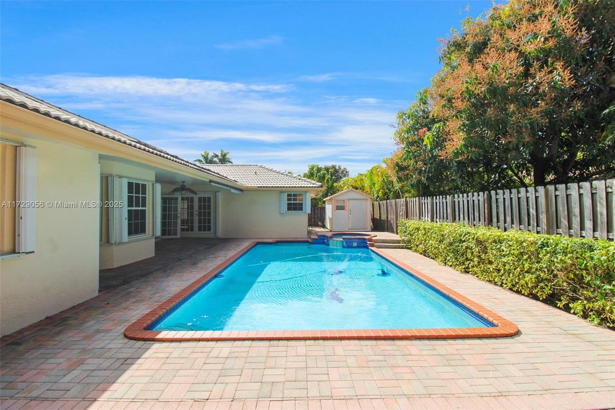 Exterior, Pool