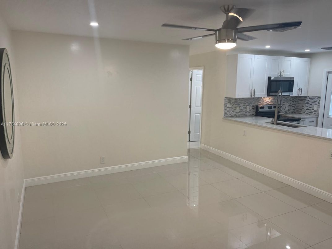 Empty room, Interior, Kitchen, Recessed Lighting