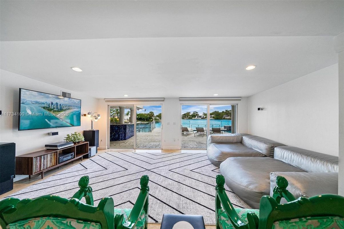 Interior, Living room, Recessed Lighting, Water, Wood Texture Flooring