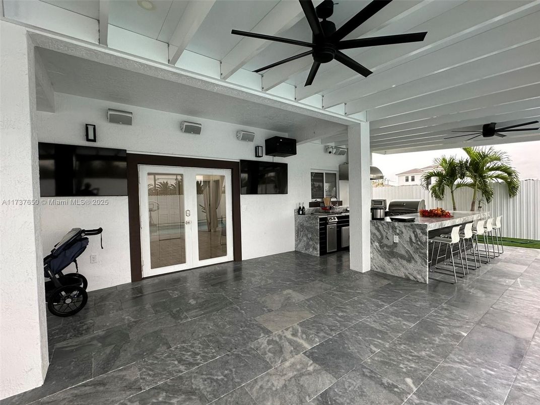 Exterior, Outdoor Kitchen