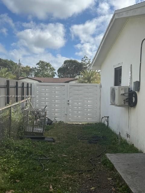 Backyard, Exterior
