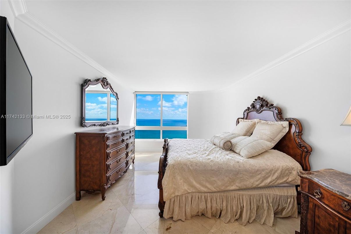 Bedroom, Interior, Water