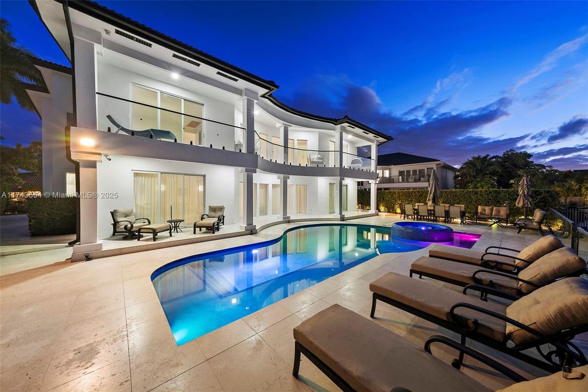 Exterior, Pool