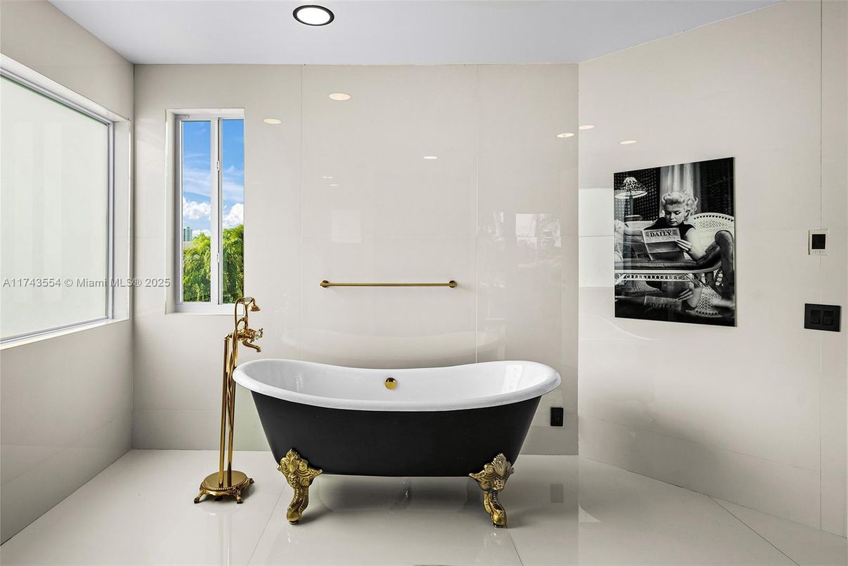 Bathroom, Free Standing Baths, Interior, Recessed Lighting